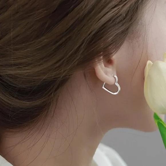 NEW 925 STERLING SILVER HEART HOOP EARRINGS, NICE EARRINGS, CUTE EARRINGS - Picture 2 of 6